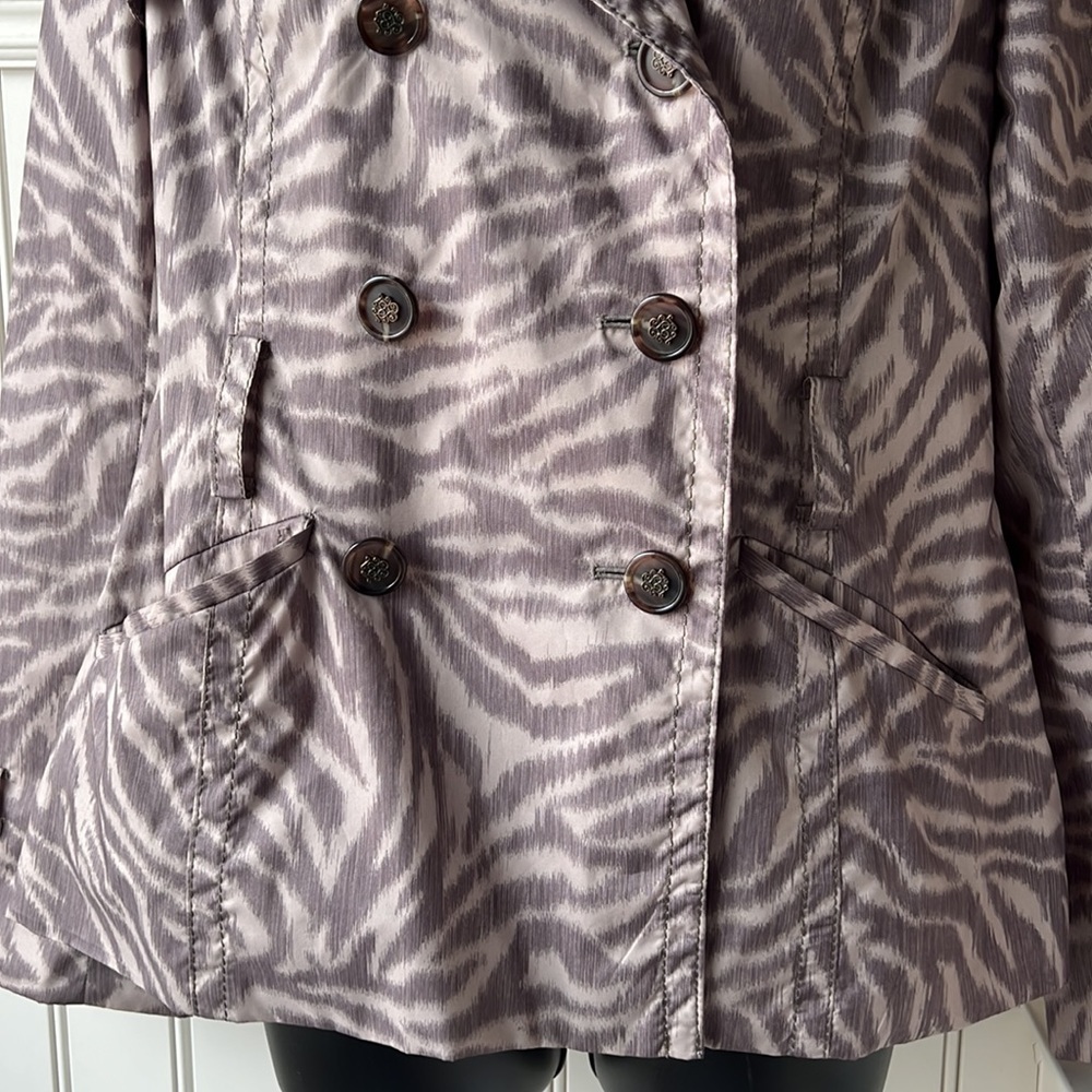 Jessica SIMPSON Tan and Grey Animal Print Cropped Rain Jacket Medium - Picture 8 of 15